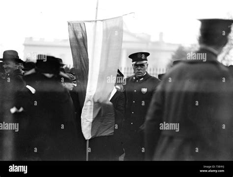 Frauen protestieren 1918 Fotos und Bildmaterial in hoher Auflösung