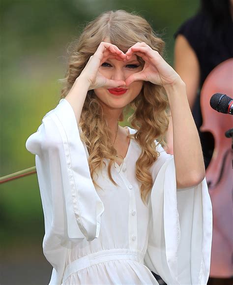Taylor Swift Smile Wallpapers Wallpaper Cave