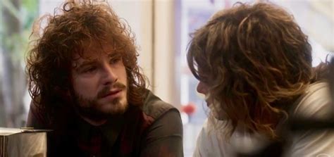 Após beijo gay Os Dias Eram Assim esconde cena de sexo entre homens Notícias da TV