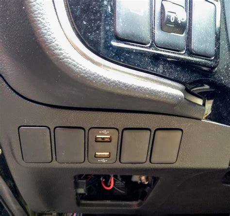 USB вместо заглушек — Mitsubishi Outlander (3G), 2 л, 2018 года ...