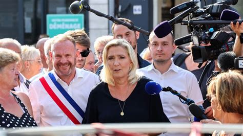 Mélange De Marketing Et De Malhonnêteté Marine Le Pen Charge