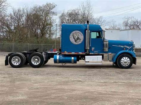 Freightliner Classic 1998 Sleeper Semi Trucks