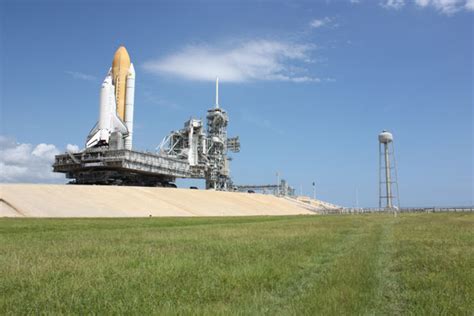 Spaceflight Now Sts Shuttle Report Discovery Finally Reaches