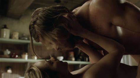 Naked Laura Vandervoort In Bitten