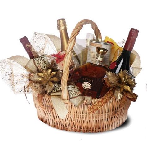 Подарочная корзина с коньяком и конфетами купить в магазине элитного ...