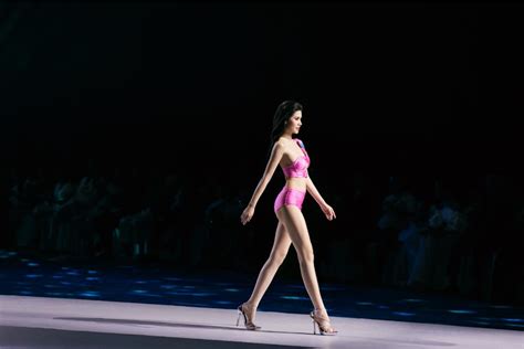 Th Sinh Hoa H U Qu C Gia Vi T Nam Tr Nh Di N Bikini Hoa H U Vi T Nam