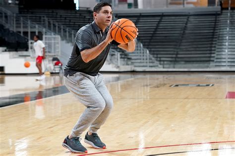 Cincinnati basketball: Bearcats picked to finish 6th in AAC