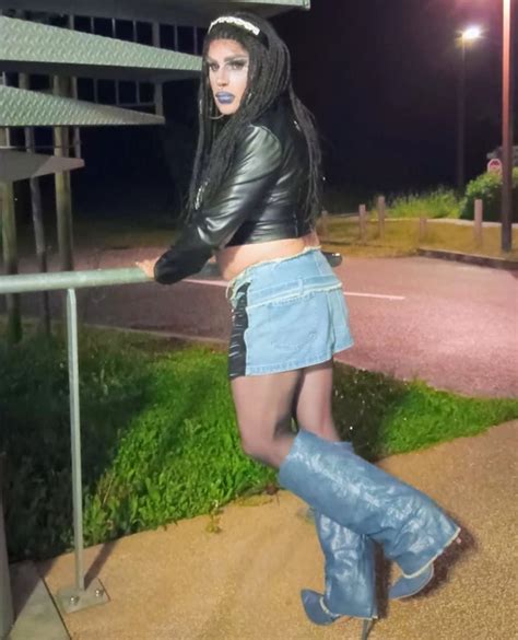 Sexy Mature Slut Cd Smoking Outdoors In High Heels And Skirt Shemale Amateur Porn Feat