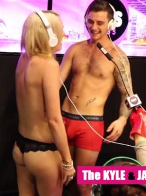 Sesso in radio così lo show Naked Dating diventa hot Il Fatto Quotidiano