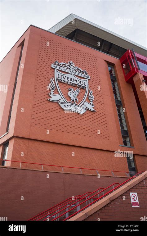 Liverpool fc badge hi-res stock photography and images - Alamy