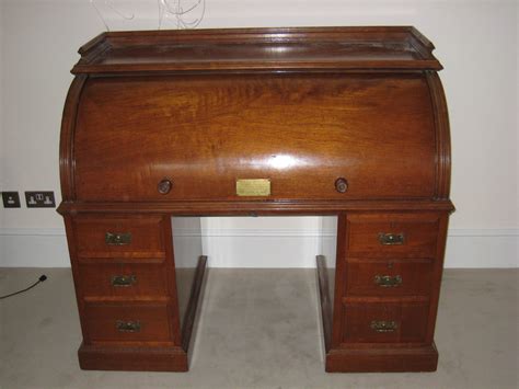 Victorian golden oak cylinder roll-top desk. | Dorking Desks