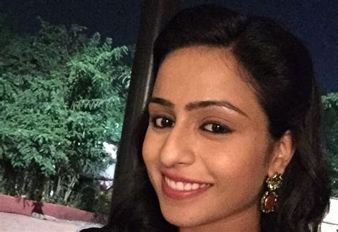 Actress Neha Yadav Continues To Shoot Despite Ill Health