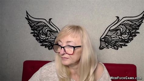Blonde Amateur MILF With Glasses Chatting On Webcam Show