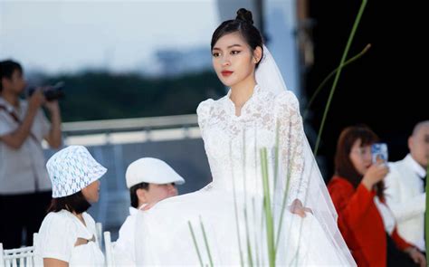 Sự thật chuyện hot girl trứng rán Thanh Tâm lấy chồng ở tuổi