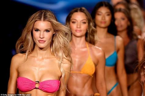 Mẫu ngoại cỡ cụt chân tự tin diễn bikini cùng chân dài Victorias