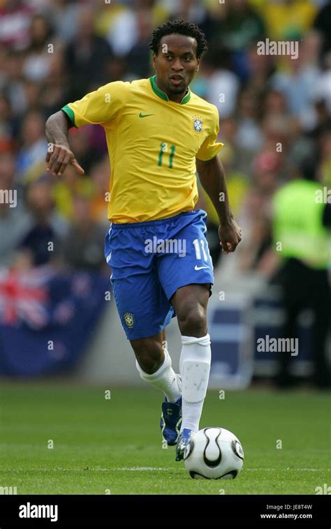 ZE ROBERTO BRAZIL & BAYERN MUNICH STADE DE GENEVA GENEVA SWITZERLAND 04 June 2006 Stock Photo ...