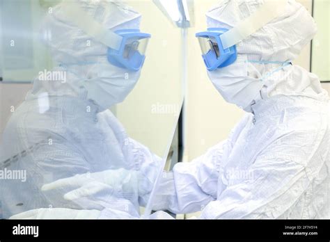Laboratory hospital lab hi-res stock photography and images - Alamy