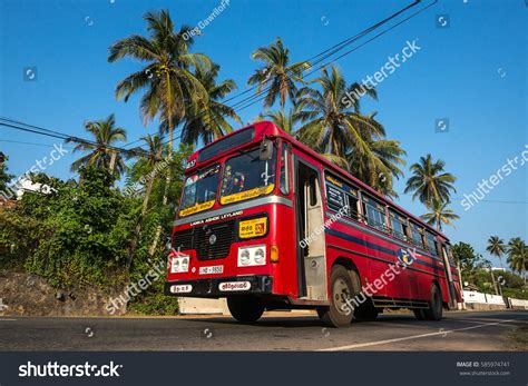 Mirissa Sri Lanka January 11 2017 Stock Photo 585974741 | Shutterstock