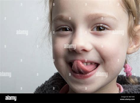 Happy Small Girl Tongue Banque De Photographies Et Dimages Haute