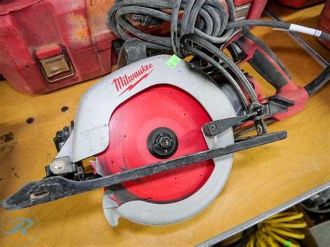 Milwaukee Worm Drive Saw 7 14 Roller Auctions