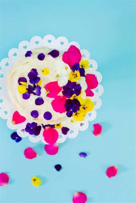 HOW TO DECORATE A NAKED CAKE WITH EDIBLE FLOWERS Bespoke Bride Wedding Blog