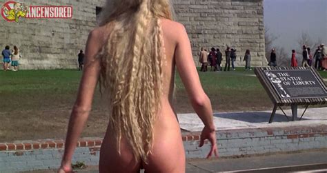 Naked Daryl Hannah In Splash