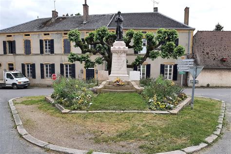 Where is War Memorial Issy l Évêque Issy l Évêque TracesOfWar