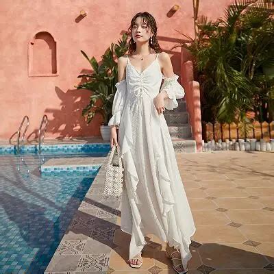 Kiểu mix đồ nữ đi biển đẹp quyến rũ thành Hot Trend năm nay Festival Fashion