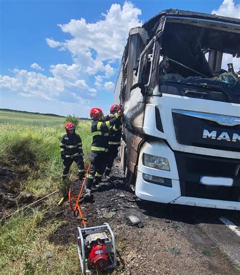 Accident Cu Mor I In Bihor Un Autoturism I Un Tir S Au Lovit