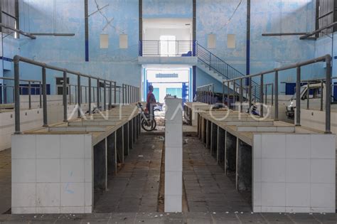 Pasar Tradisional Terbengkalai Di Lebak ANTARA Foto