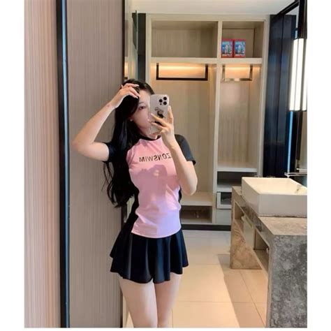 bikini đi biển nữ cao cấp 2 mảnh váy xoè có quần đùi bên trong áo AZONSWIM tay ngắn phối đen và