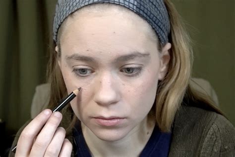 Tutorial How To Create Fake Freckles With Eyeliner Pencils