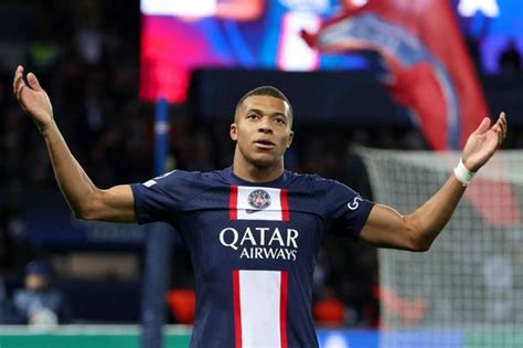 Gary Lineker Says He Knows Two Gay Premier League Footballers And Hopes They Come Out During