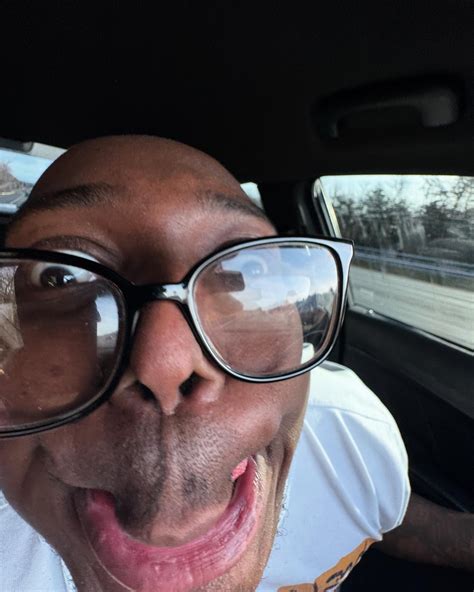 Ya Fav Crackhead 🧍🏿‍♂️ | im single and what ?? just leave me alone 😣