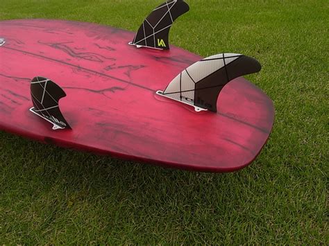 波情報 湘南 さらにサイズアップ良い波です こんな日にも モデル サーフボードクオリティーハードコア Quality Hardcore Distributions