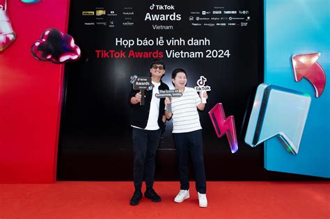 Cuộc đua gay cấn ở TikTok Awards Việt Nam ViruSs Duy Thẩm dắt tay kình ngư Ánh Viên và