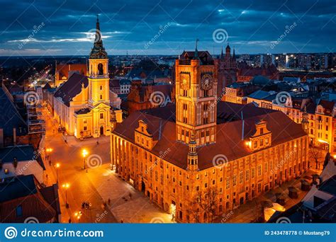 Arquitectura Del Casco Antiguo De Torun At Dusk Poland Foto De Archivo