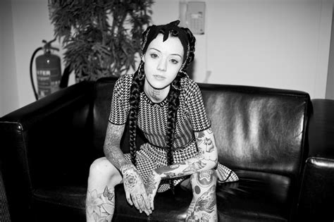 Grace Neutral Porn Pic