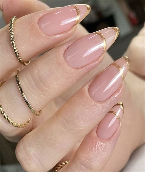 Francesa Nude Vazada Em Detalhes Dourados Real E Simples