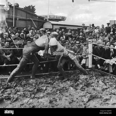 Mud Wrestling Black And White Stock Photos And Images Alamy