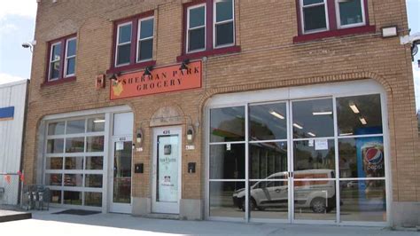 Milwaukee grocery store offers fresh produce in 'food desert' | FOX6 ...