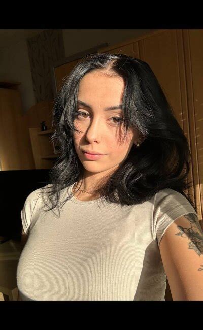 Naomii18 Stripchat Webcam Model Profile Free Live Sex Show Cam4Joy