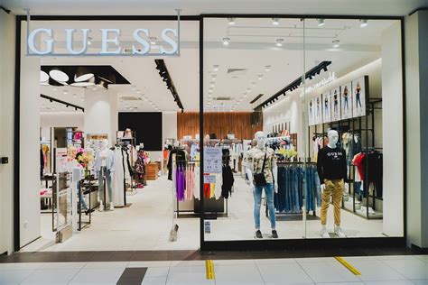Американскиот бренд GUESS со моно бренд продавница во Македонија