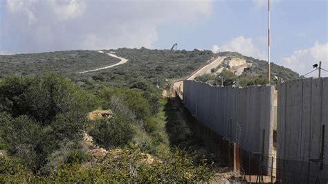 FOTO: Mengintip Pembangunan Tembok Israel di Perbatasan Lebanon - Foto