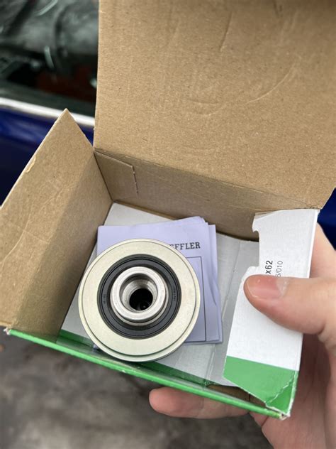 Замена обгонной муфты генератора (1.5, DV5RC) — Peugeot 308 SW (2G), 1 ...