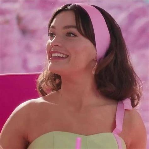 Alejada De Sex Education El Radical Cambio De Look De Emma Mackey Para Barbie