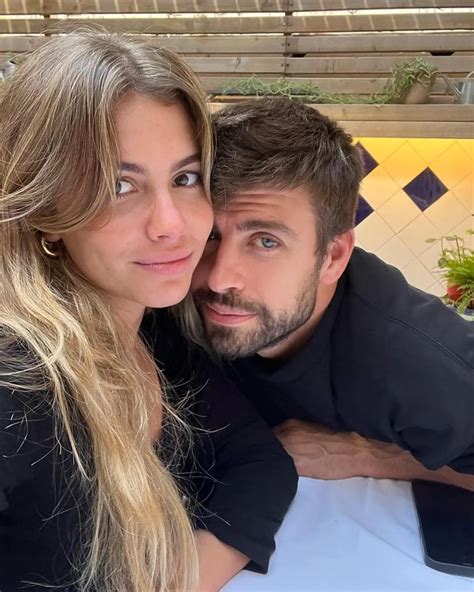 Gerard Piqué publica su primera foto con Clara Chía El Correo