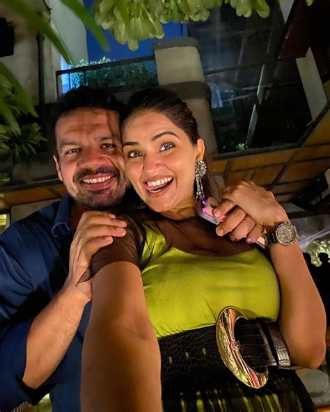 Gaurav-Taneja-Ritu-Rathee-Couple-Influencers-On-Instagram - The Best of