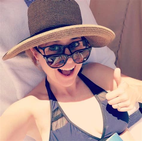 Jenna Fischer Bikini Photos: Sexiest Swimsuit Pictures | Closer Weekly