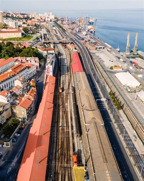 Santa Apolonia Estreito - Vista aérea da estação ferroviária de santa apolónia, em lisboa ...